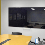 musta lasinen valkotaulu