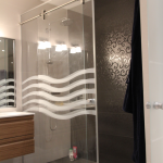 Manet liukuva suihkuseinä