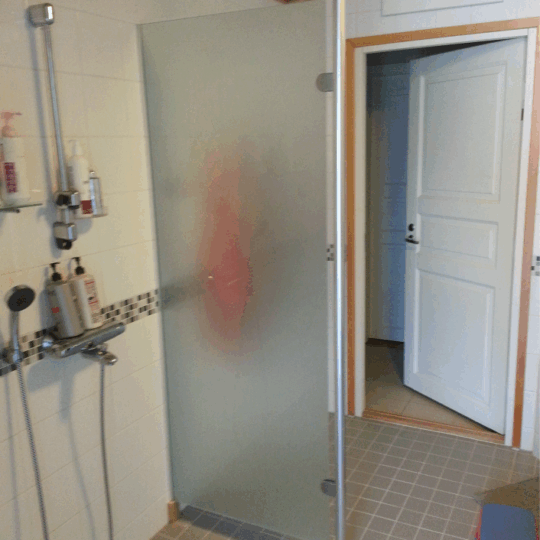 suihkuseinä säätöjalalla