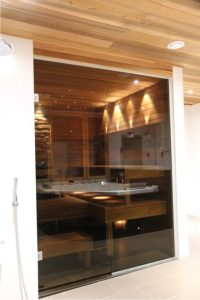 saunan lasiseinä pronssi laseilla saunan lasiseinä pronssi laseilla