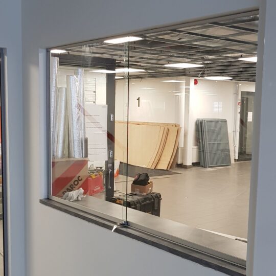 Tiski- ja vitriinilasit