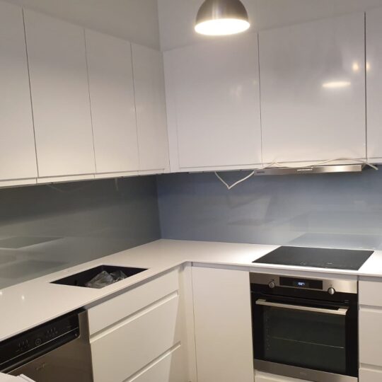 Keittiön välitilan lasit