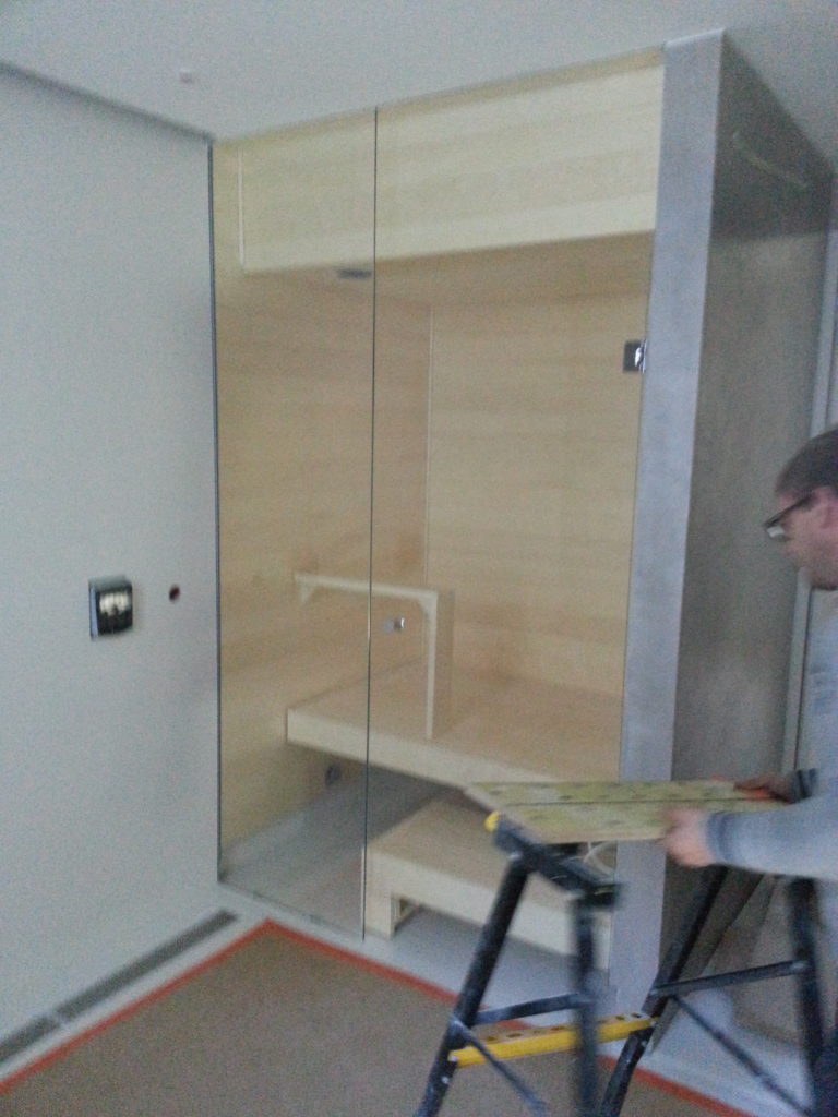 Saunan lasiseinät