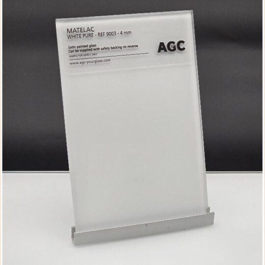 Pure White 9003  , Taustamaalattu lasi 4mm (Lacobel lasit)