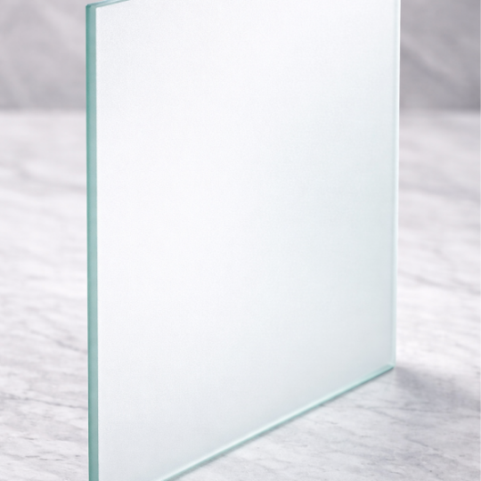 mm molemmin puolin etsattu lasi kokolasi välioviin – mattapintainen ja rauhallinen ilme